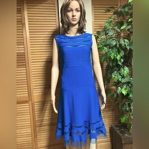 Tadashi Shoji Cocktail Dress
Pre-owned. Excellent condition.